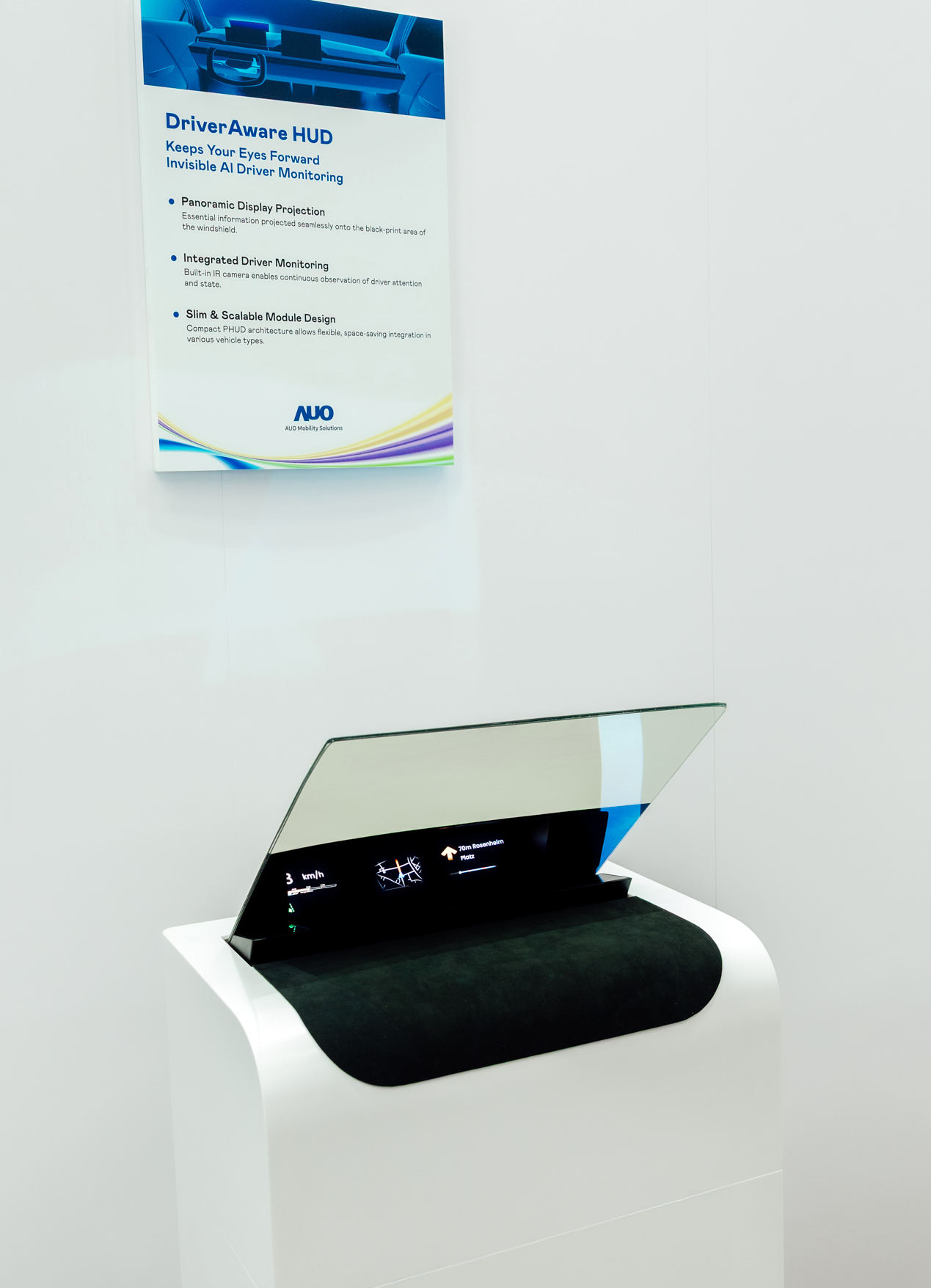 DriverAware HUD结合抬头显示器与隐藏式红外线摄影机，将车速、导航及警示讯息投影于挡风玻璃上，完美对齐驾驶目不离路的视线，同时，透过AI 监控驾驶注意力以提升安全性。